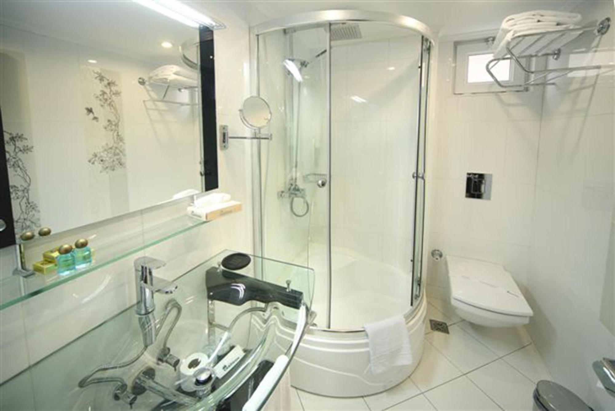 Chambre Double ou Lits Jumeaux avec Salle de Bains