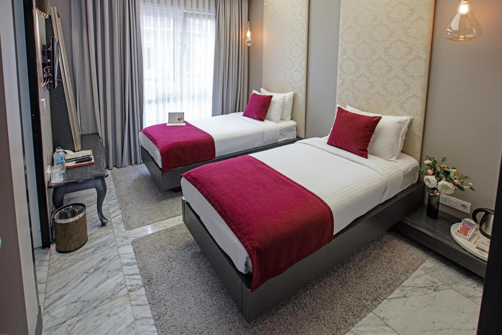 Quarto com Cama de Casal ou 2 de Solteiro