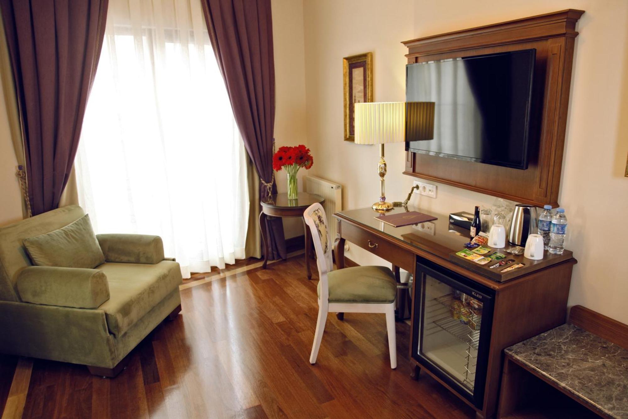 Family Suite Sea or City View