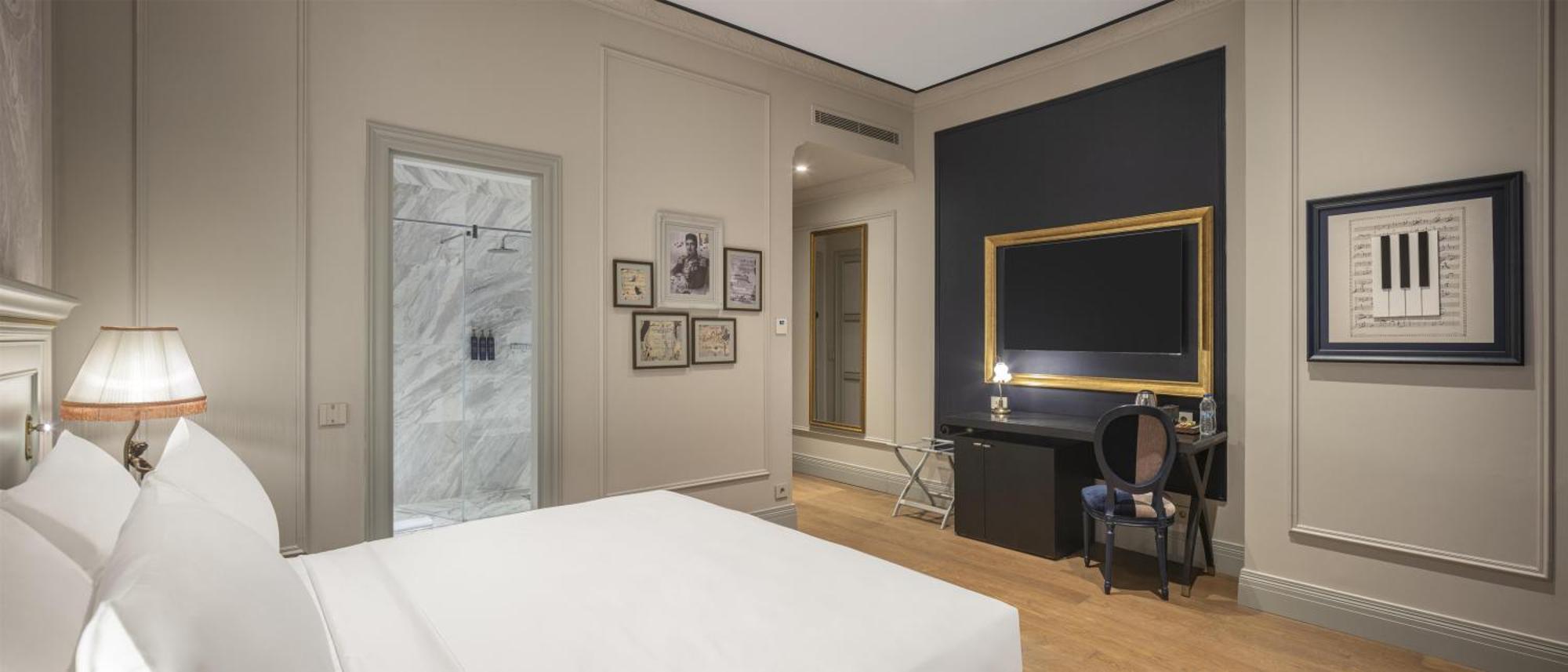 Deluxe Zimmer mit Kingsize-Bett und Stadtblick