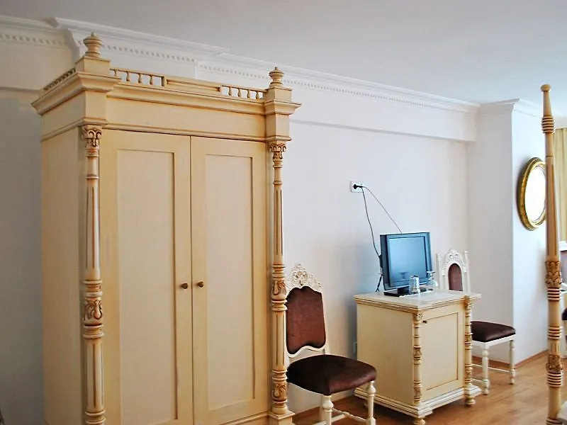 Hettie Hotel-1